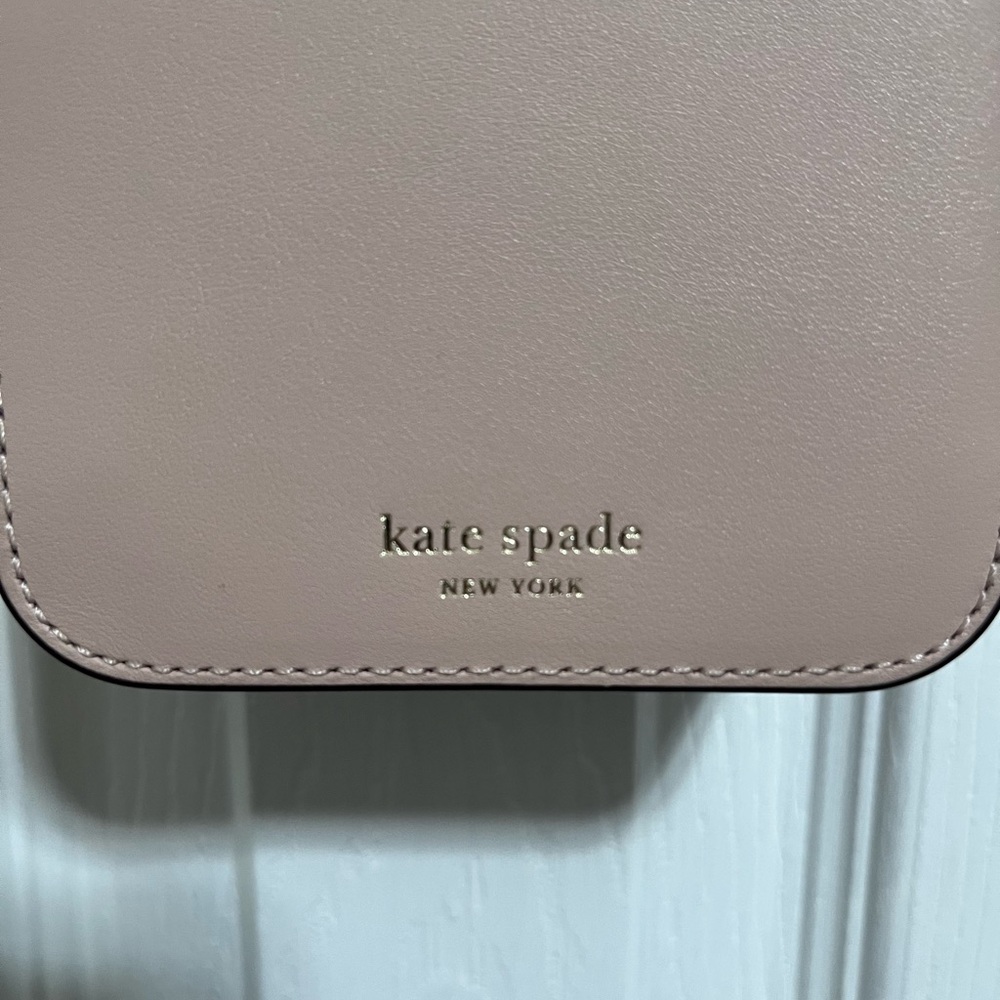 Kate Spade Blush Crossbody Bag with Gold Chain - Picture 3 of 8